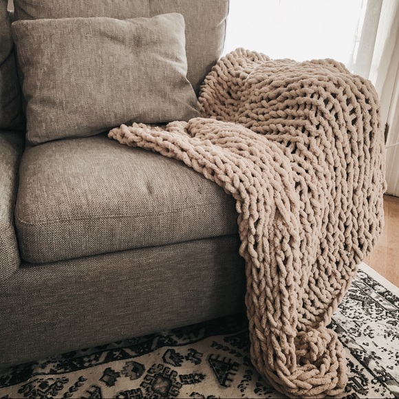 Chunky Hand-Knit Throw Blanket (SUPER SOFT + COZY) - Picture 2 of 5